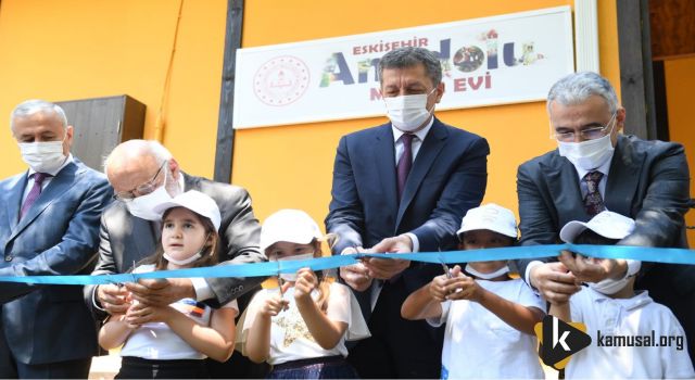 BAKAN SELÇUK, "ANADOLU MASALLARI ESKİŞEHİR MASAL EVİ"NİN AÇILIŞINI YAPTI