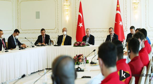 Cumhurbaşkanı Erdoğan, şampiyon Anadolu Efes Spor Kulübü'nün yönetici, teknik heyet ve sporcularını kabul etti