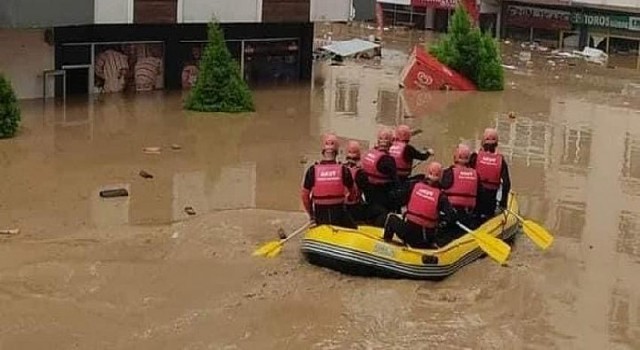 Arhavi sel felaketinde 576 kişi ve 4 köpek tahliye edildi.