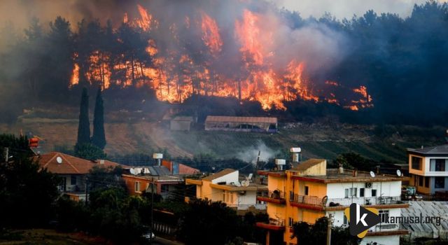 3 mahalle alevler arasında kaldı, 3 kişi hayatını kaybetti