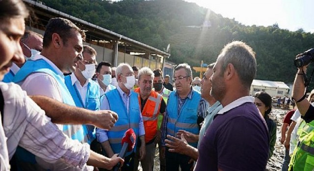 Selde ailesini kaybeden gençten Kılıçdaroğlu’na, yürek dağlayan sözler: “En azından bir mezarları olsun”