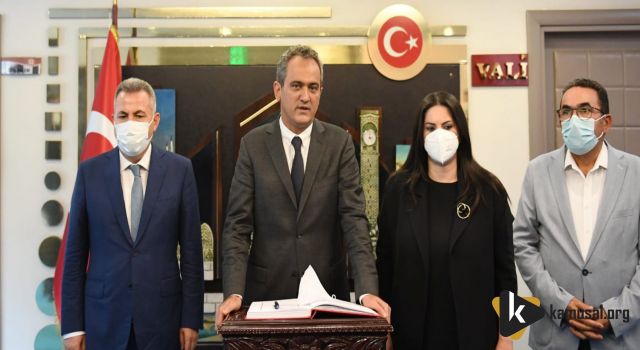 BAKAN ÖZER: "KOVİD-19 NEDENİYLE EĞİTİM ÖĞRETİME ARA VEREN OKULUMUZ BULUNMAMAKTADIR"