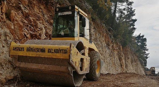 Antalya Büyükşehir Belediyesi Yatıkardıç yayla yolunu genişletiyor