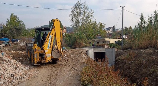 Edremit Belediyesi merkez-kırsal ayrımı yapmadan çalışıyor