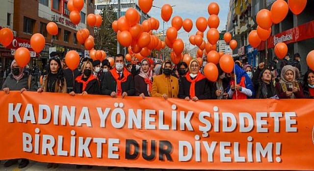 Vanlı Kadınlar ’ŞİDDETE DUR’ diye Haykırdı