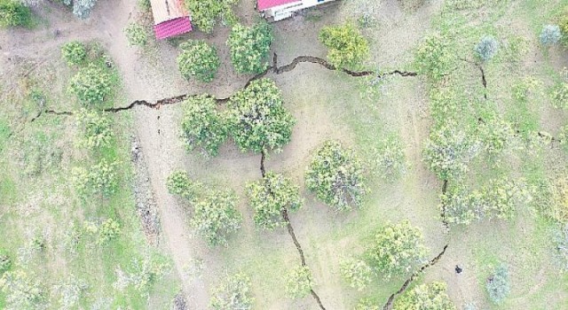 Germencik’teki Çatlakların Kuraklık Kaynaklı Olduğu Değerlendirildi