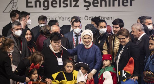 Emine Erdoğan Hanımefendi ile Bakanımız Derya Yanık, Engelsiz Şehirler Fikir ve Proje Yarışması Ödül Töreni'ne Katıldı