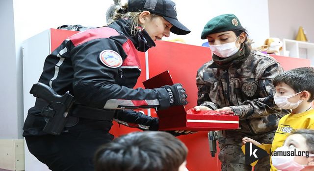 Minik Enes'e Diyarbakır Polisinden Anlamlı Hediye