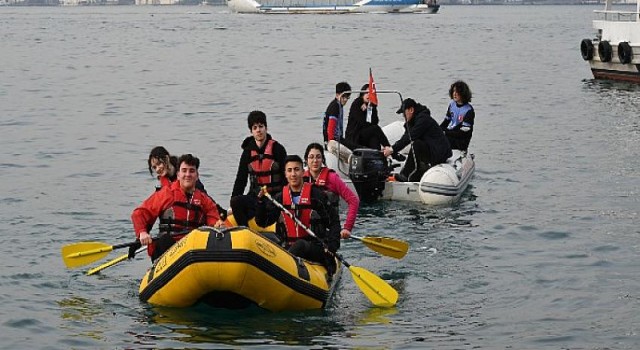 Üsküdar Çengelköy’de Dalgıçlar Tarafından Su Altı Temizliği Yapıldı