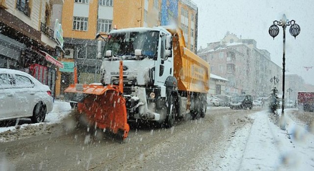 Karaman Belediyesi Kar Yağışına Anında Müdahele Etti