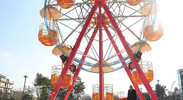 ​​ Keçiören’deki Yeni Lunaparkın Oyuncakları Kuruluyor