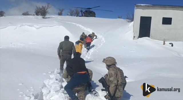 Jandarma Kanser Hastasını Sırtında Taşıdı