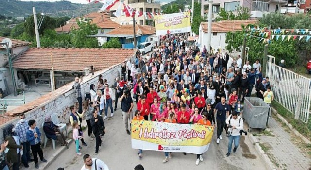 Bayraklı ‘baharı’ coşkuyla karşıladı