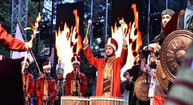 Emiralem Çilek Festivali’ne çoşkulu katılım