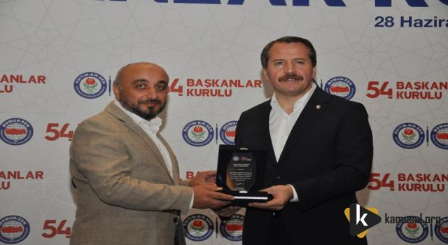 Ali Yalçın'dan Murat Mengen’e Plaket