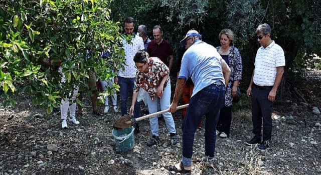 Antalya Büyükşehir çiftçinin toprağını analiz ediyor