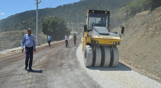 Konyaaltı ve Kumluca bağlantı yolu asfaltlanıyor