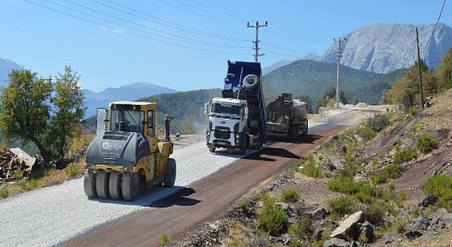 Kemer Ovacık yolunda asfalt çalışması