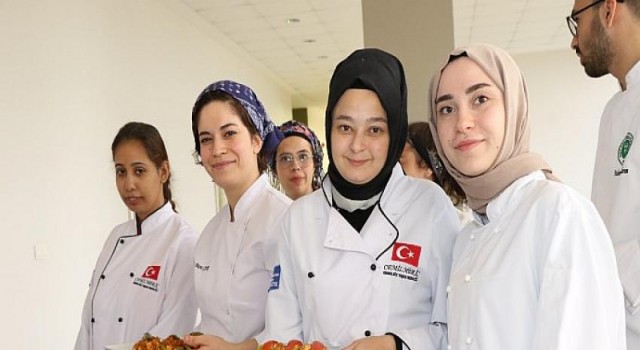 Özel öğrenciler yemek yarışmasında hünerlerini sergiledi