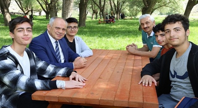 Yahyalı Belediye Başkanı Esat Öztürk, ilçe halkının piknik yapmak için yoğun olarak kullandığı yaylaları bakıma alacaklarını söyledi