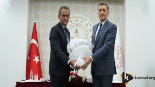 MAHMUT ÖZER GÖREVİ ZİYA SELÇUK'TAN DEVRALDI