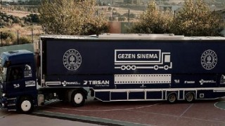 ‘Gezen Sinema Tırı’ Karabağlar’da çocukları sevindirdi