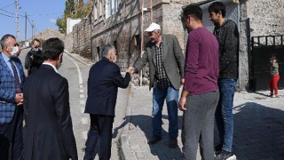 Kayseri Büyükşehir Belediye Başkanı Dr. Memduh Büyükkılıç, Mahalle Mahalle Vatandaşla Kucaklaşıyor