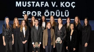 Milli Okçumuz Mete Gazoz ve A Milli Kadın Voleybol Takımımız Mustafa V. Koç Spor Ödülü’nün Sahibi Oldu!