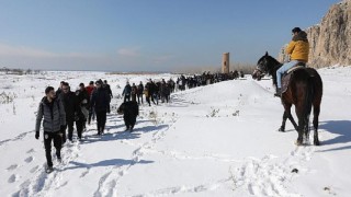 Van’da ”Kar yürüyüşü ve Kartopu Festivali” düzenlendi