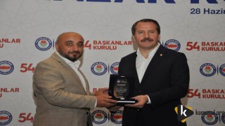 Ali Yalçın'dan Murat Mengen’e Plaket