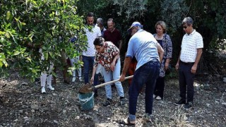 Antalya Büyükşehir çiftçinin toprağını analiz ediyor