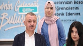 Başkan Büyükakın’dan Kocaeli’nin başarılı gençlerine kutlama