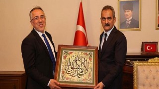 Milli Eğitim Bakanı Mahmut Özer, Nevşehir Belediyesi’ni ziyaret ederek Belediye Başkanı Dr. Mehmet Savran ile bir süre görüştü