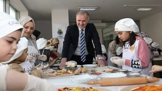 Minik Aşçıların Ellerinden ’’İnegöl Köfteli Pizza’’